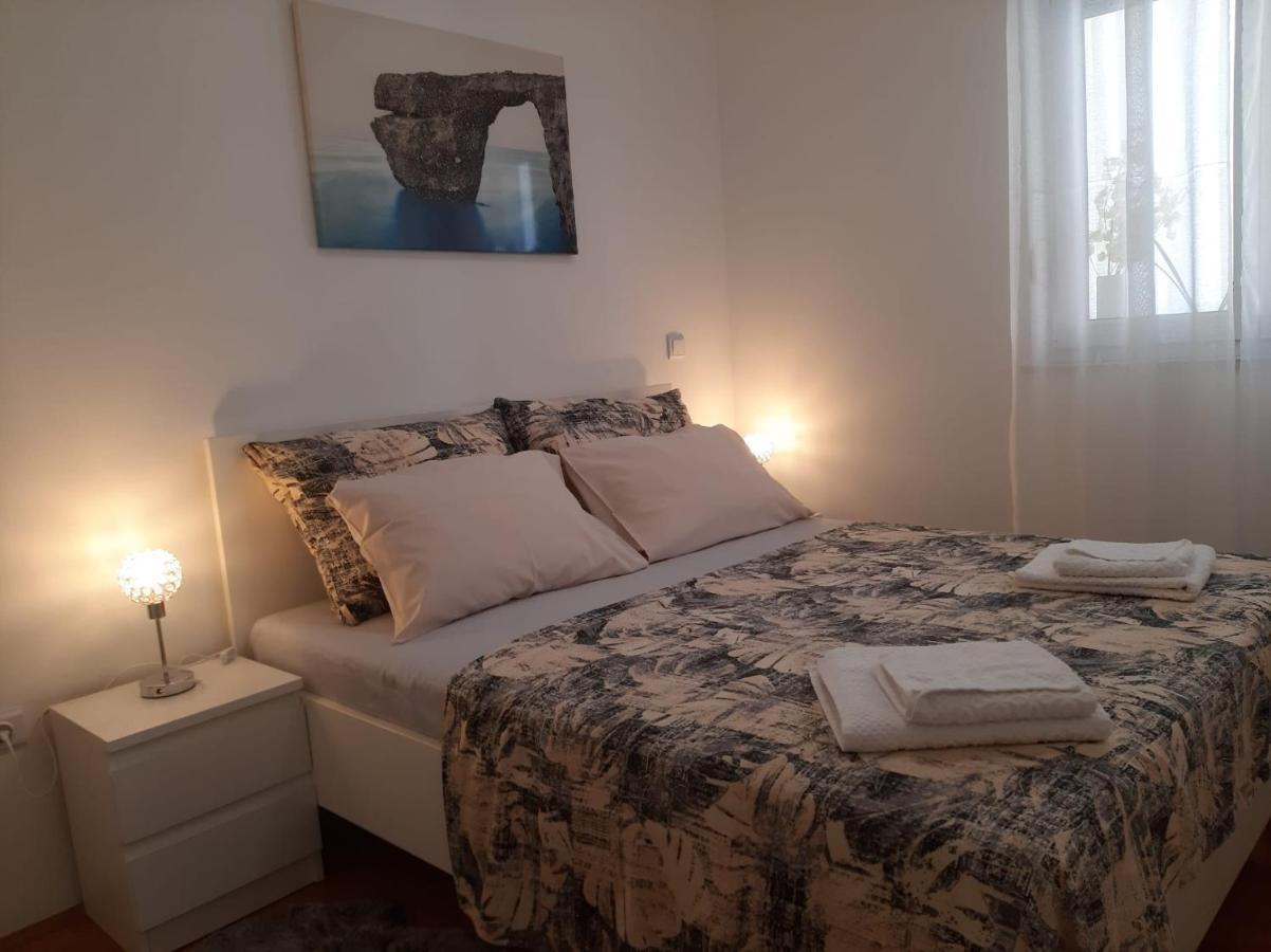 Apartman Sky Pula Buitenkant foto