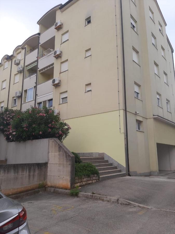 Apartman Sky Pula Buitenkant foto