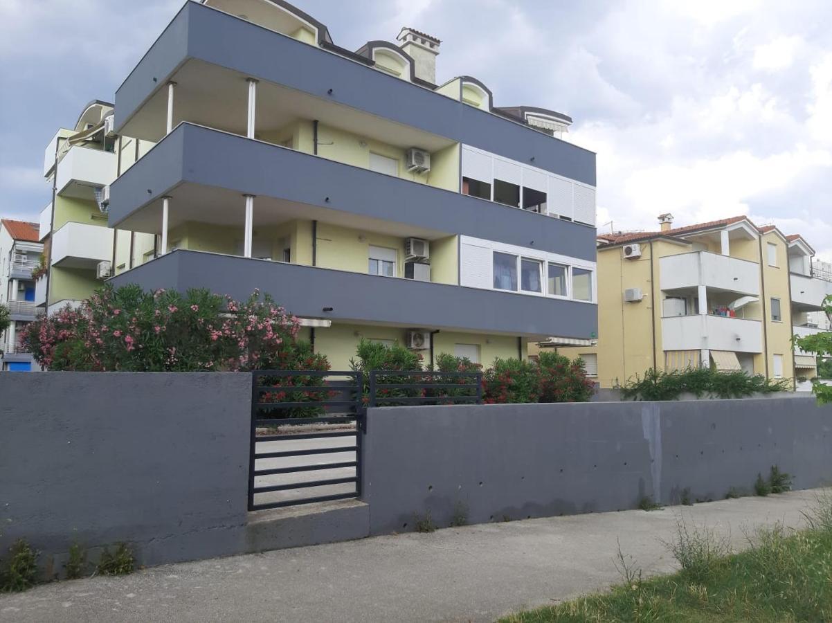 Apartman Sky Pula Buitenkant foto